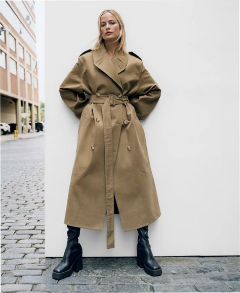 24 of the Best Spring Jackets to Wear All Season Long | Vogue Picnic Quilt, Carolyn Murphy, Vogue Us, Lambskin Leather Jacket, Img Models, Fashion Revolution, Outfit Trends, Spring Jackets, Fashion Editor