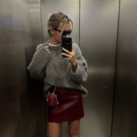 burgundy aesthetic, blazer outfits, burgundy outfit ideas, fall capsule wardrobe 2024 Burgundy Outfit Ideas Fall, Blog Photoshoot Ideas, Burgundy Outfit Ideas, Burgundy Skirt Outfit, Aesthetic Blazer, Cosmetics Aesthetic, Burgundy Aesthetic, Burgundy Tights, Rok Outfit