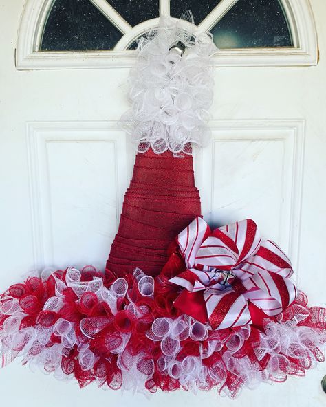 Super fun ribbon/deco mesh Santa Hat wreath made with Dollar Tree Supplies Deco Mesh Santa Hat, Witch Hat Wreath Form, Santa Hat Tutorial, Dollar Tree Christmas Wreath, Santa Hat Wreath, Diy Santa Hat, Witch Hat Wreath, Christmas Wreath Diy, Hat Wreath