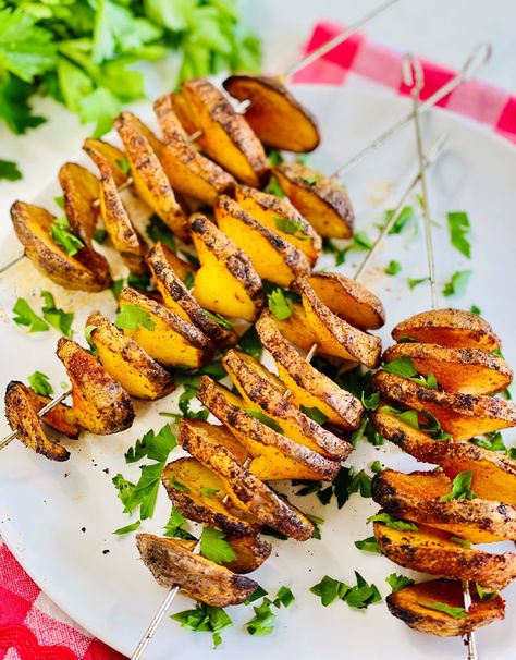 Skewered Potato Twisters - Potatoes USA Skewered Potatoes On The Grill, Potatoes On Skewers, Potato Skewers On The Grill, Potato Kebabs Skewers, Grilled Potato Skewers, Skewer Potato Recipes, Barbeque Food Ideas, Potato Skewers, Potato Kabobs