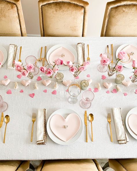 Valentines Day Tablescapes, Valentine Dinner Party, Valentine Day Table Decorations, Valentines Brunch, Valentine Tablescape, Aesthetic Valentines, Valentine Table, Valentines Party Decor, Valentine Table Decorations