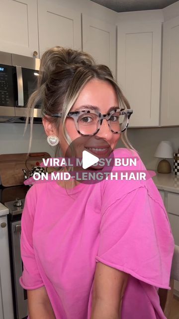 Charlie Suzanne Wenz Scott on Instagram: "my version of the viral @delaneychilds bun!! 🍰 #hairtutorial #messybun #easyhairstyles   claw clip hair styles, easy hair tutorial, claw clip, messy bun, everyday style, pinterest aesthetic, casual style" How To Do A Messy Bun With Claw Clip, How To Put Hair Up With Claw Clip Medium Hair, Messy Bun Office Outfit, Messy Bun Tutorial Medium Length Hair, Twisted Messy Bun, Cute Easy Messy Buns For Short Hair, Claw Clip Top Bun, Claw Clip Bun Tutorial Short Hair, Claw Clip Messy Bun For Short Hair