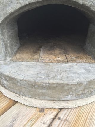 I had been wanting a pizza oven of my own for some time... I currently rent and cringe at the thought of building something and leaving it behind. So after much... Pizza Oven Fireplace, Brick Pizza Oven Outdoor, Pizza Oven Outdoor Diy, Backyard Pizza Oven, Build A Pizza Oven, Oven Diy, Diy Pizza Oven, Stone Oven, Four A Pizza