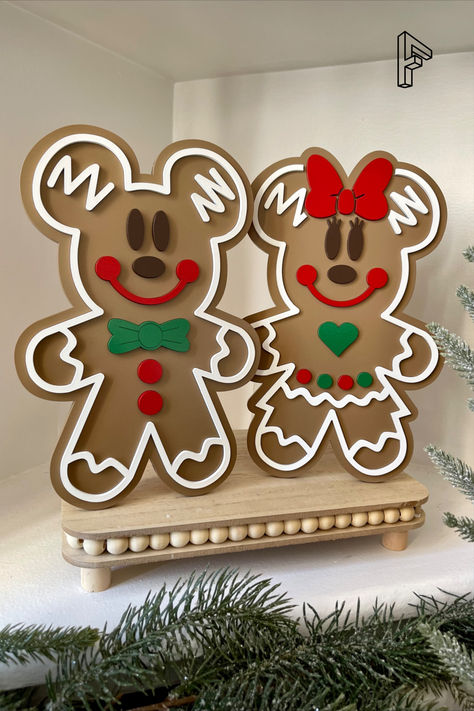 Disney Christmas Backdrop, Disney Trees Christmas Ideas, Diy Mickey Christmas Decorations, Bakery Christmas Decor, Disney Christmas Decorations Diy, Gingerbread Signs, Mickey And Minnie Gingerbread, Disney Christmas Decor, Christmas Pinata