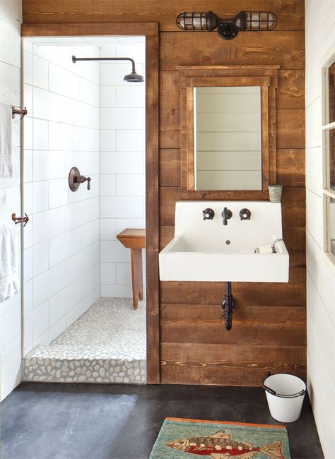 Sweet & Simple - Colorado Homes and Lifestyles - January-February 2015 Modern Cabin Master Bath, Rustic Wood Bathroom Ideas, Norwegian Bathroom Design, Pine Bathroom Ideas, Simple Cabin Bathroom, Bright Cabin Interior, Vintage Cabin Bathroom, Rustic Modern Bathrooms, Cabin Cottage Interior