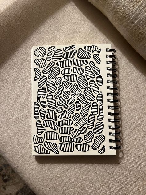 Repeating Pattern Doodles, Black And White Doodles Aesthetic Simple, Things To Doodle With Pen, Curvy Line Art Pattern, Cool Doodle Designs, Sketch Patterns Doodles, Pattern Doodles Simple, Masculine Doodles, Black Sharpie Drawings