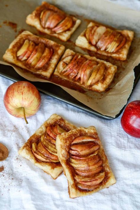 Apple Cinnamon Tart Recipe, Autumn Puff Pastry Recipes, Fall Apple Pastries, Rustic French Apple Tart Recipe, Cinnamon Apple Tart, Apple Pie Tarts Recipe Easy, Apple Tart Filling Recipe, Apple Tartan Recipe, Apple Picking Recipes Easy