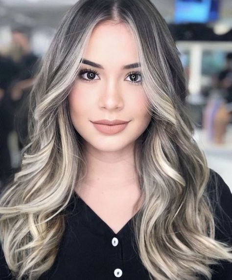 Baby Lights Beige, Baby Lights Rubio, Mechas Color Beige, Baby Lights On Dark Hair, Baby Lights Highlights, Baby Lights Hair Blonde, Baby Lights Balayage, Baby Lights Hair, Balayage Hair Brunette With Blonde