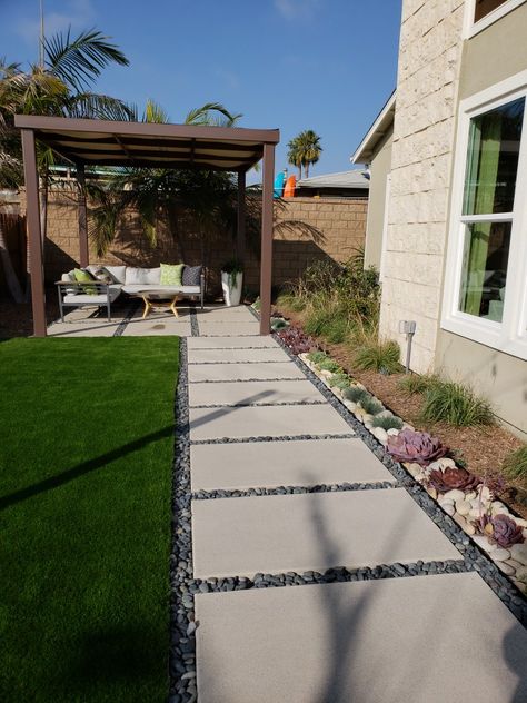 Concrete Ideas Backyard, Pavers And Rock Landscaping, Grass And Stone Patio Yard Ideas, Diy Dog Run Side Yard, Backyard Grass And Concrete, Corner Landscaping Ideas, Dog Run Ideas Backyard Side Yard, Backyard Patio Gravel, Backyard With Gravel And Pavers