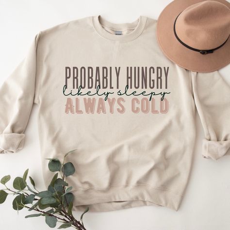 Funny Fall Shirt Ideas, Mom Shirt Design Ideas, Cute Shirt Sayings For Women, Funny Shirt Ideas For Women, Funny Fall Shirt, Cute Fall Sweatshirt Designs, Cute Cricut Tshirt Ideas, Shirts To Make With Cricut Design, Cricut Tee Shirt Ideas For Women