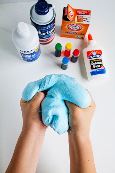 How to make slime - a fluffy slime recipe to try out for a fun kids activity! from www.thirtyhandmadedays.com Homemade Slime With Glue, Shaving Cream Slime Recipe, Diy Slime No Glue, Fluffy Slime Ingredients, Slime With Shaving Cream, Diy Shaving Cream, Homemade Slime Recipe, Fluffy Slime Recipe, Making Fluffy Slime