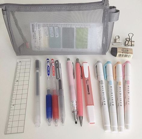 𝑷𝒊𝒏𝒕𝒆𝒓𝒆𝒔𝒕: 𝒉𝒐𝒏𝒆𝒆𝒚𝒋𝒊𝒏 ❀ Studying Stationary, School Suplies, Study Stationery, Cool School Supplies, Study Organization, Study Room Decor, Stationary School, Stationery Organization, Cute School Supplies