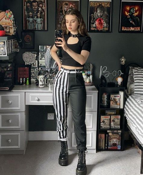 Blue Army Pants Outfit, Alternative Female Fashion, Soft Punk Outfits For Women, Elegant Alt Outfits, Painting Outfit Casual, Lesbian Goth Outfits, Dark Maximalism Fashion, Emo Outfits Winter, Ashnikko Concert Outfit