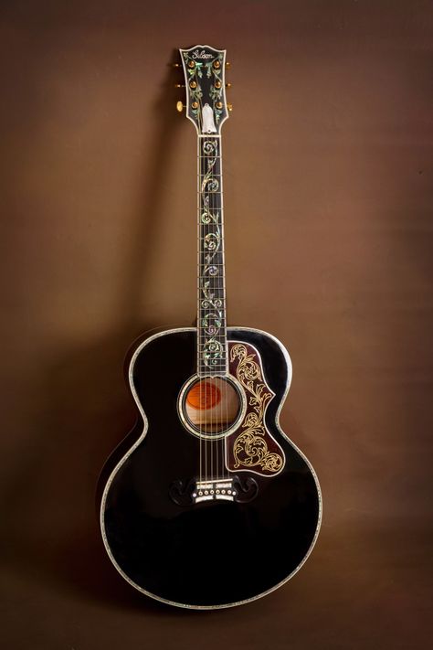 Price: SOLD! Here we have a 2003 Gibson SJ-200 Custom Vine in excellent condition! These guitars are a rarity in the Gibson world. Very few of them are produced. Even fewer are produced in this rar… Vintage Guitars Acoustic, Acoustic Guitar Art, Custom Acoustic Guitars, Fender Acoustic Guitar, Acoustic Guitar Photography, Fender Acoustic, Gibson Acoustic, Guitar Making, Guitar Photography