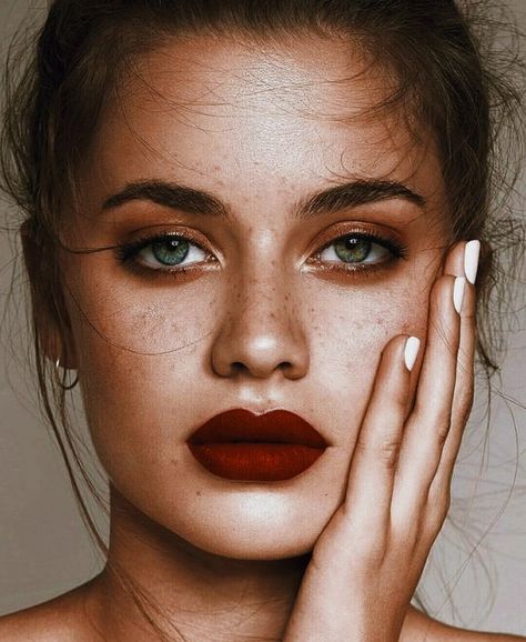 17 Stunning Red New Year's Makeup Ideas for 2024: Welcome the Year with Elegance Redhead Smokey Eye Make Up, Statement Lip Makeup, Dark Red Lip Bridal Makeup, Fall 23 Makeup, Fall Wedding Lip Color, Wedding Hair Edgy, Dark Romantic Wedding Makeup, Make Up Red Hair Brown Eyes, Bridal Fall Makeup