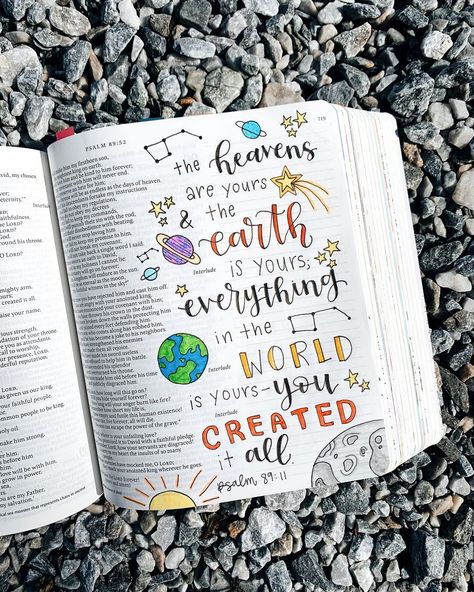 Emma's Bible Journaling on Instagram: ““The heavens are yours, and the earth is yours; everything in the world is yours—you created it all.” ‭‭Psalms‬ ‭89:11‬ ‭NLT‬‬ Bible:…” Psalm 27 Bible Journaling, Bible Journaling Art Ideas, Bible Doodles Journaling, Psalms Journaling, Psalm Bible Journaling, Psalms Bible Journaling, Bible Verse Drawing, Bible Journaling Psalms, Bible Wrecking