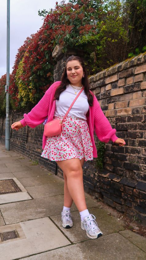 Curvy Pink Outfits, Plus Size Preppy Outfits Spring, What To Wear With Floral Skirt, Danish Pastel Outfits Plus Size, Plus Pink Outfits, Cute Summer Outfits Plus Size Casual, Plus Size Pink Skirt Outfit, Barbiecore Aesthetic Outfit Plus Size, Floral Dresses Outfit