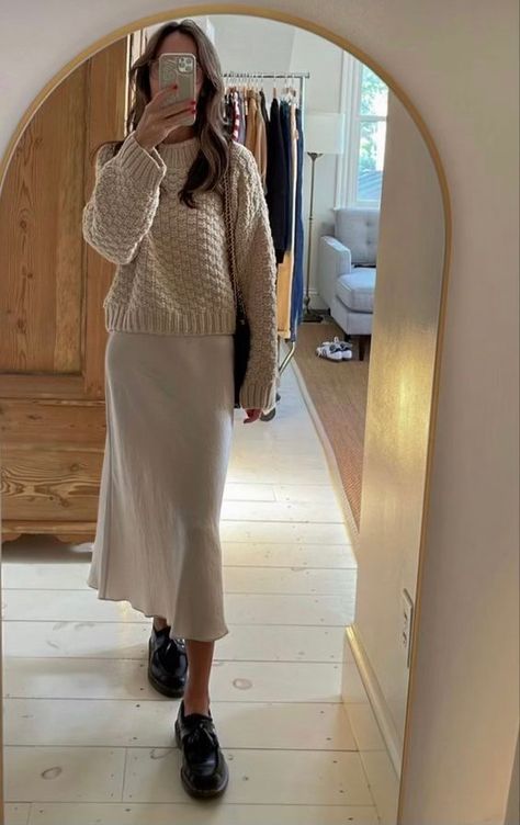 Modest Spring Outfits 2024, Modest Pregnancy Outfits, Teacher Dress Outfits, Mission Outfits, Growing And Glowing, Modest Spring Outfits, Church Fits, Pregnancy Style, Cute Modest Outfits