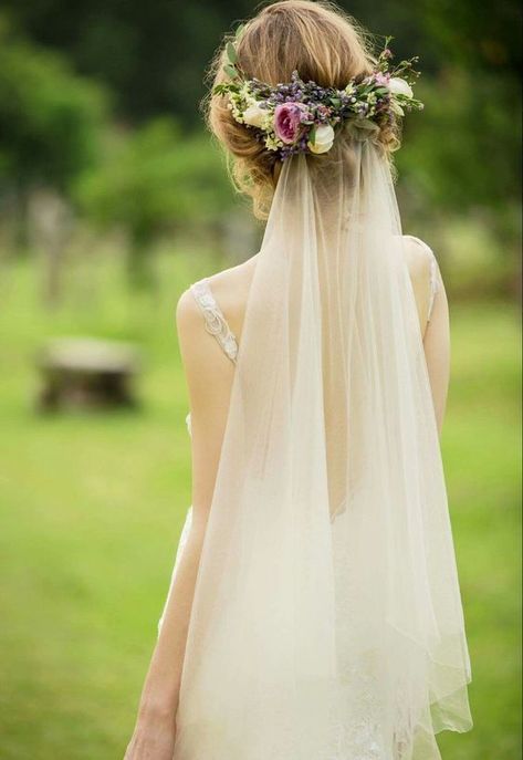 Hairstyle, wedding hairstyle, wedding, elegant hairstyle.Hairstyle, wedding hairstyle, wedding, elegant hairstyle. Flowers In Her Hair, Boda Mexicana, Elegant Wedding Hair, Wedding Hairstyles With Veil, Veil Hairstyles, Flower Crown Wedding, Short Wedding Hair, Wedding Hair Flowers, Elegant Bride