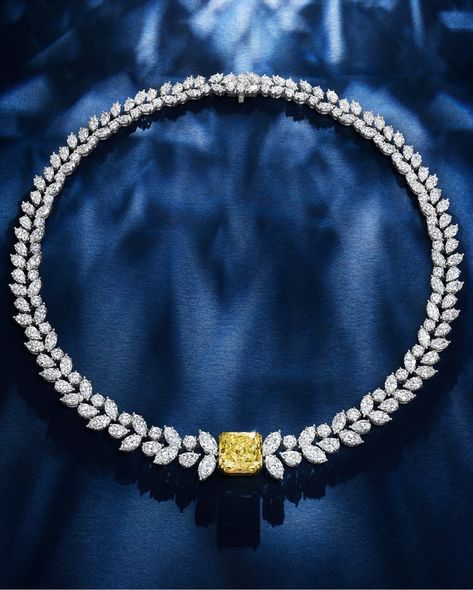 Harry Winston Diamond Necklace, Harry Winston Jewelry, Yellow Diamond Necklace, Bridal Diamond Necklace, Expensive Jewelry Luxury, Fancy Jewellery Designs, Diamond Necklace Designs, Harry Winston, Diamond Jewelry Designs