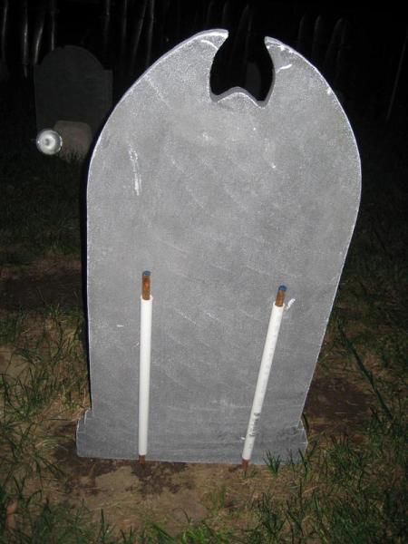 Glue pvc to the stone. Slip over the rebar, holds up to 50 mph winds. Halloween Cemetary, Halloween Outside, Halloween Props Diy, Halloween Graveyard, Halloween Tombstones, Pvc Pipes, Halloween 3, Halloween Yard Decorations, Halloween Outdoor