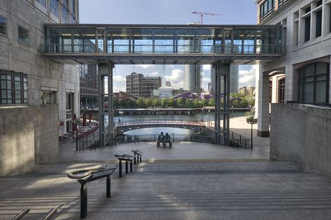 Secure internal connection bridge for Morgan Stanley, connecting to adjacent building leased space.  Built 1999.  Since demolished. Building Connection Bridge, Connecting Bridge Between Buildings, Bridge Between Buildings Architecture, Skybridge Design, Bridge Between Buildings, Building Bridge, Architecture College, Architecture Bridge, Bridge Support