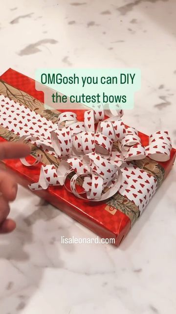 Lisa Leonard on Instagram: "😱 Friends, these bows are so easy and totally adorable! Any wrapping paper will work. Do you LOVE it? Please like and share and let me know if you try it ❤️" How To Make Bows From Wrapping Paper, Make A Bow From Wrapping Paper, Tissue Paper Bows Diy, Gift Wrap Bows Diy, Gift Wrapping Tips, Diy Bow From Wrapping Paper, Fun Ways To Wrap Christmas Presents, Wrapping Paper Bow Diy, Paper Bows Diy Easy