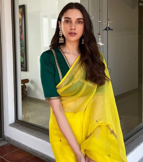 Aditi Rao Hydari, Aditi Rao, Saree Wearing Styles, Simple Saree Designs, Mehendi Outfits, New Saree Blouse Designs, Fashionable Saree Blouse Designs, Fancy Sarees Party Wear, Indian Saree Blouse