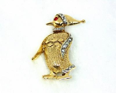 Vintage Signed ART Penguin Brooch by imagiLena http://etsy.me/1uDIUI7  via @Etsy #pottiteam #jewelry Red Rhinestone, Sign Art, Vintage Signs, Penguins, 1960s, Animals, Gold, Art