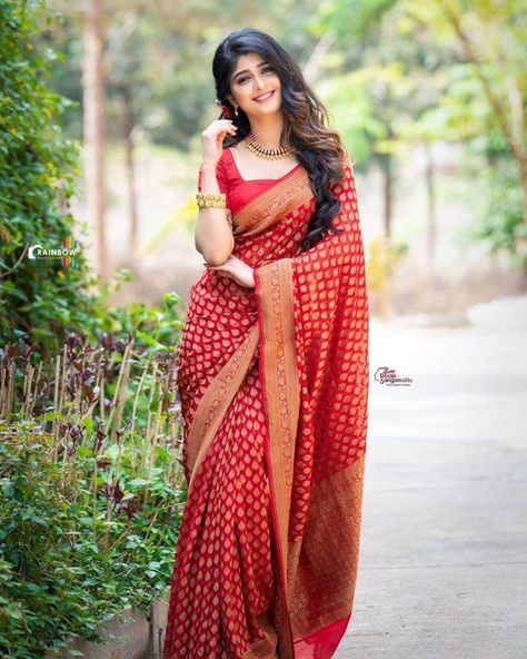 Red Colore Designer Bold And Beautiful Saree Indian Traditional Saree Bollywood Style Stunning Look Party Wear Kanchipuram Silk Saree by Fashion4Women on Etsy Red Banarasi Saree, Traditional Saree, Wedding Saree Indian, Red Saree, Banarasi Saree, Red Colour, Soft Silk Sarees, Traditional Sarees, Bollywood Saree