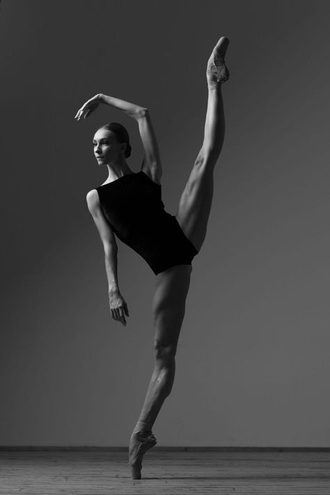 Olga Smirnova, Ballet Dance Photography, Dance Pose, Dance Picture Poses, Dance Photo Shoot, Dancer Photography, Ballet Pictures, Dance Photography Poses, Bolshoi Ballet