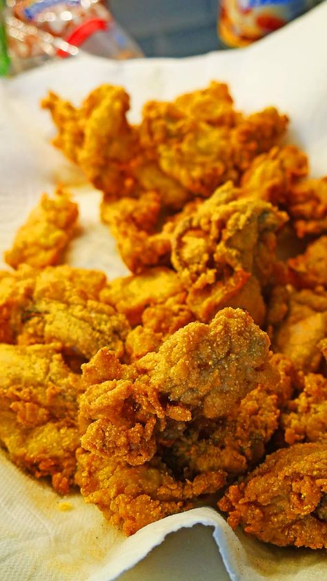 Deep Fried Oysters, Cooked Oysters, Seafood Entrees, Oyster Recipes, Fried Oysters, Fried Fish Recipes, Cajun Recipes, Seafood Dinner, Southern Cooking