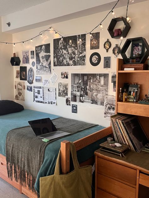 Athlete Dorm Room, Sports Dorm Room Ideas, Black And Brown Dorm Room, Raven Claw Dorm Room, Dorm Decor Guys, Make Dorm Room Ideas, College Dorm Room Ideas Dark Academia, College Dorm Room Ideas Music, Dorm Room Music Theme