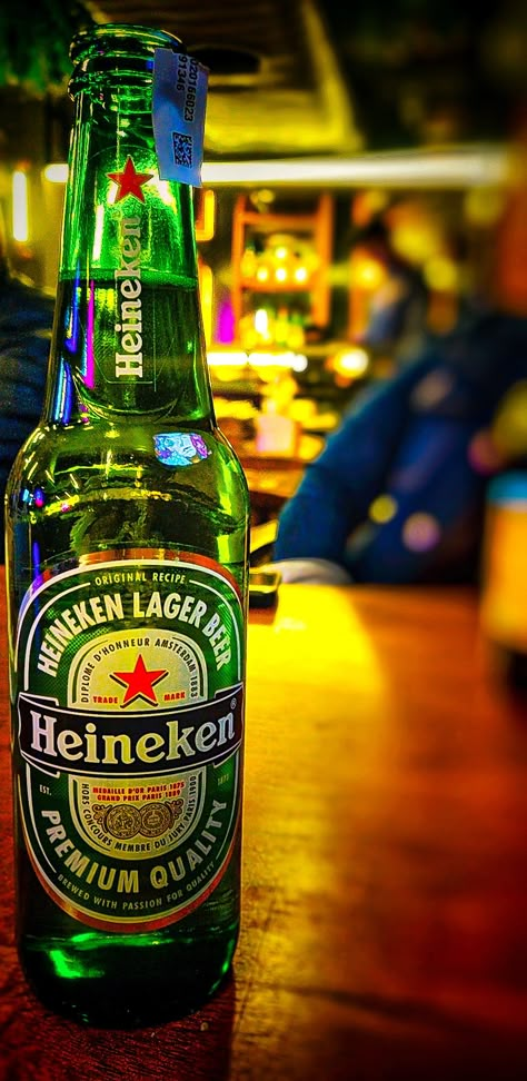 Beer Beer Iphone Wallpaper, Beer Wallpaper Iphone, Heineken Wallpaper, Beer Wallpaper, Chanel Wallpapers, Heineken Beer, Best Wallpaper Hd, Beer Drinker, Alcohol Aesthetic