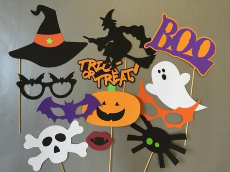 Halloween Photobooth, Halloween Fotos, Dekorasi Halloween, Halloween Party Decor Diy, Halloween Photo Booth, Photobooth Props, Halloween Party Props, Halloween Classroom, Halloween Backdrop