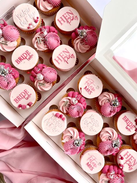 Hens Cupcakes Ideas, Bachelorette Party Macarons, Bachelorette Party Cupcake Ideas, Hen Do Cupcakes Classy, Desserts For Bachelorette Party, Bridal Party Cupcakes, Hen Party Cupcakes Ideas, Hens Cake Ideas, Hen Party Cake Ideas