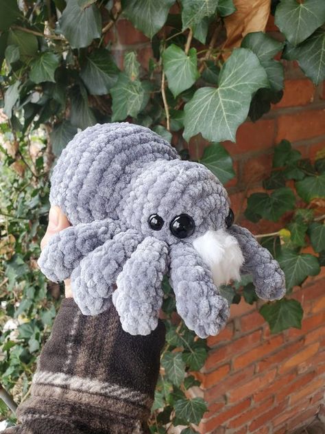 Crochet stuffed animals Free Patterns For Toys, Jumping Spider Crochet, Crochet Stuffy Ideas, How To Crochet Animals For Beginners, Chunky Yarn Amigurumi Free Pattern, Spider Crochet Pattern Free, Plush Yarn Crochet Patterns, Plush Amigurumi Free Pattern, Crochet Stuffed Animals Free Patterns