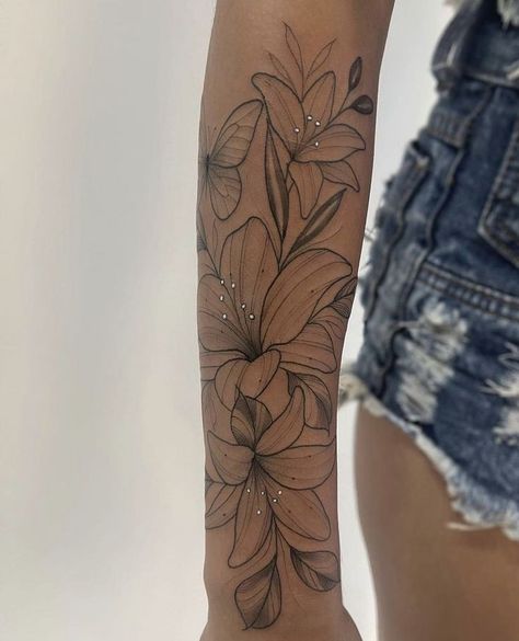 Feminine Back Tattoos, Tato Paha, Lower Arm Tattoos, Thigh Tattoo Designs, More Feminine, Flower Tattoo Arm, More Tattoo, Tattoos For Black Skin, Forearm Tattoo Women