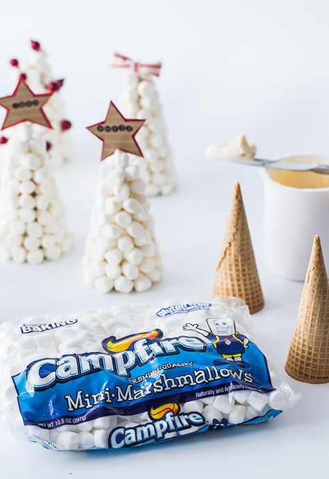 Marshmallow Christmas Crafts, Marshmallow Christmas Tree, Mini Marshmallow Crafts, Mini Marshmallows Ideas, Marshmallow Crafts For Kids, Marshmallow House, Marshmallow Christmas Treats, Marshmallow Snowflake, Marshmallow Ideas