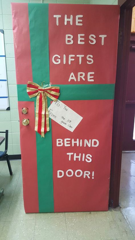 Simple Door Decorations Classroom, Class Door Decorations, Infant Crafts, Door Decorations Classroom Christmas, Christmas Classroom Door, Christmas Arts, School Door Decorations, School Secretary, Door Decorating Contest