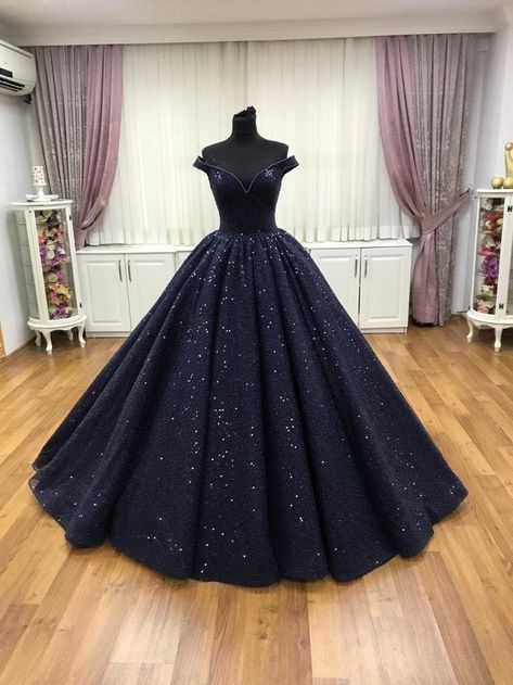 Uma lenda diz que quando encontramos a pessoa certa, nos acabamos nos… #fanfic # Fanfic # amreading # books # wattpad Navy Blue Ball Gown, Long Ball Gown, Blue Ball Gown, Ball Gown Prom Dress, Black Ball Gown, Off Shoulder Evening Dress, Ball Gown Dress, Blue Ball Gowns, Blue Ball