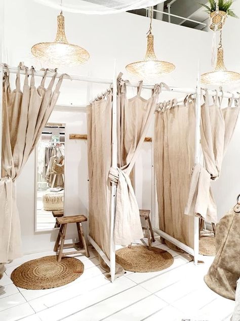 Small Boutique Interior, Botique Interiors, Clothing Boutique Ideas, Boho Sisustus, Butik Design, Boutique Store Displays, Retail Store Interior Design, Clothing Store Interior, Boutique Inspiration