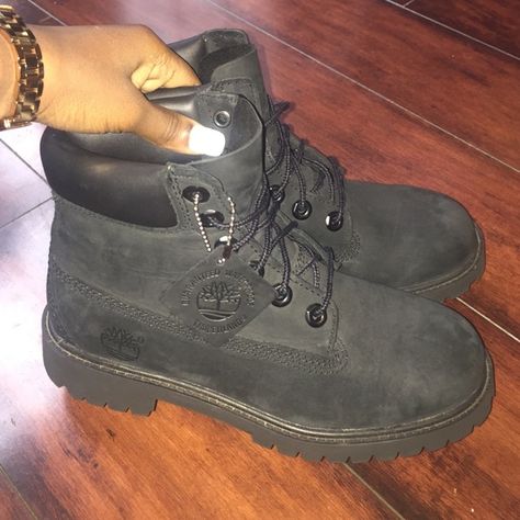 ❗️ black timbs❗️ * great condition* * size 4* Timberland Shoes Lace Up Boots Timberland Boots Aesthetic, Timbs Fit, Black Timberland Boots Outfit, Black Boots Aesthetic, Black Timbs, Timberlands Boots, Tims Boots, Black Tims, Baggy Fashion