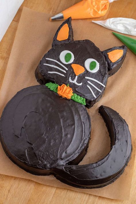 Halloween Cat Cake, Black Cat Cake, Easy Unicorn Cake, Fun Halloween Desserts, Yogurt Melts, Orange Icing, Orange Frosting, Cake Hacks, Halloween Dessert