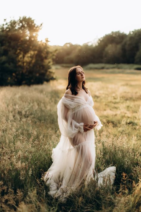 Maternity Portfolio 1 Tulle Maternity Dress Photoshoot, Ethereal Maternity Shoot, Dreamy Maternity Shoot, Backyard Maternity Photos, Outdoor Maternity Photoshoot, Natural Portrait Photography, Golden Hour Maternity, Natural Portrait, Tulle Maternity Dress