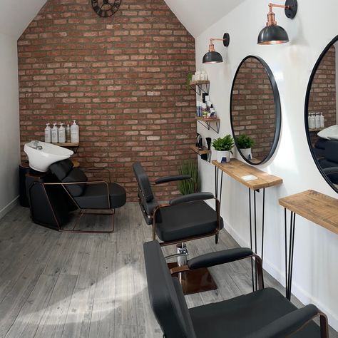 Hair Salon Interior Design Industrial, Garden Room Hair Salon Ideas, Industrial Farmhouse Hair Salon, Small Home Salon Ideas Layout, Home Hairdressing Salon, Cabin Salon Ideas, Rustic Hair Salons, Home Beauty Salon Ideas Small Diy, Brick Wall Hair Salon