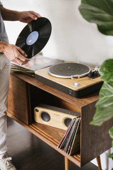 House of Marley Stir It Up Turntable - Bamboo/Black: Amazon.co.uk: Audio & HiFi Record Aesthetic, Bob Marley Legend, Teenager Bedroom, Desk Aesthetic, Vinyl Aesthetic, Turn Table Vinyl, Vinyl Record Player, Mens Journal, Hi-fi