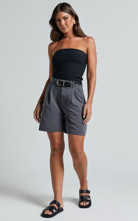 Explore 25 unique grey shorts outfit ideas perfect for women's summer and casual wear. Get inspired with trendy styling tips for creating cute, comfy looks. From chic women street styles to casual summer combos, find outfits for school, gym, and everyday wear. Perfect your women aesthetic with our styling guide for every season. Long Trouser Shorts Outfit, Gray Shorts Outfit, Tweed Shorts Outfit, Pleated Shorts Outfit, Tailored Shorts Outfit, Grey Shorts Outfit, High Waist Outfits, Shorts Outfit Ideas, Looks Com Short