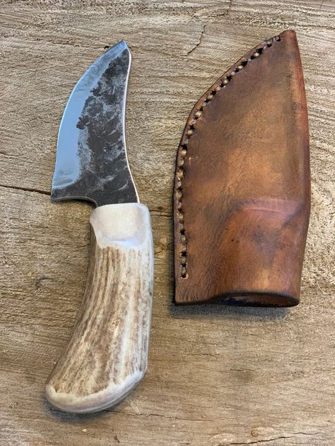 Knife Knowledge, Skinner Knife, Pretty Knives, Hand Made Leather, Skinning Knife, Mule Deer, Deer Antler, Forged Steel, Knife Making