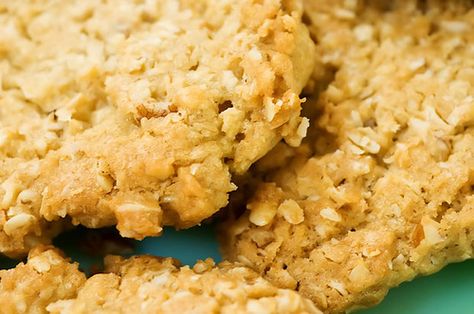 Oatmeal Crispies.......add peanut butter chips.....best cookie recipe ever!!  Pioneer Woman recipe Cowboy Food, Oatmeal Crisp, Best Oatmeal Cookies, Oatmeal Cookies Easy, Crispy Cookies, Best Oatmeal, Ree Drummond, The Pioneer Woman, Oatmeal Cookies